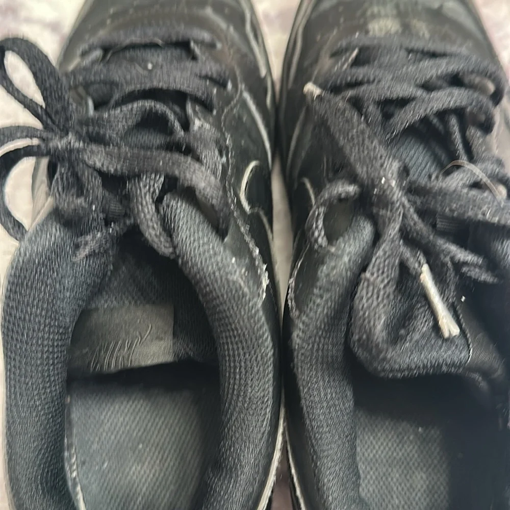 Nike court borough all black size 7Y BQ5448-001